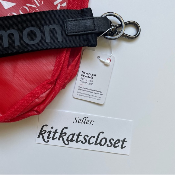 🆕 BLACK/SUPER DARK - ORIGINAL DESIGN NWT lululemon never lost keychain - Picture 3 of 5
